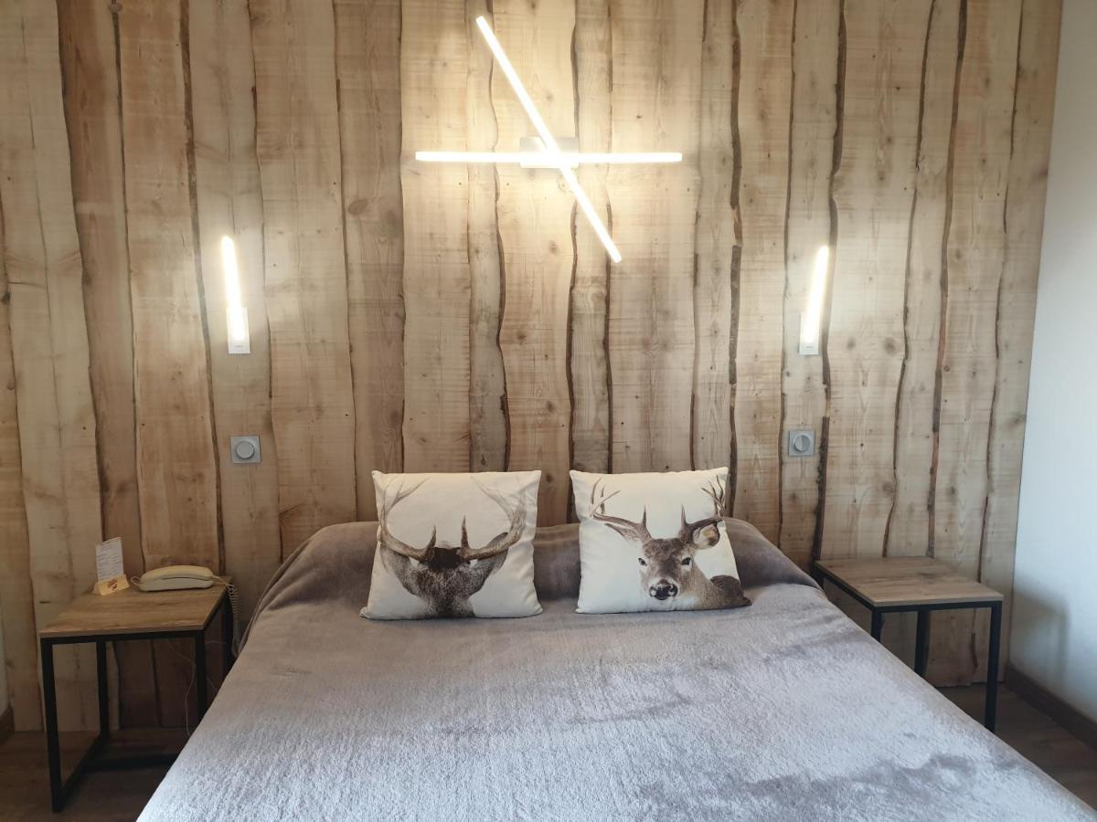 Hotel Yaka Лез Англ Екстериор снимка