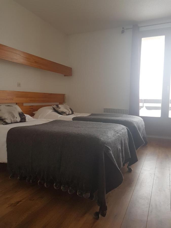 Hotel Yaka Лез Англ Стая снимка