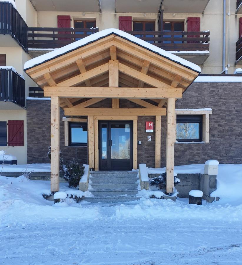 Hotel Yaka Лез Англ Екстериор снимка