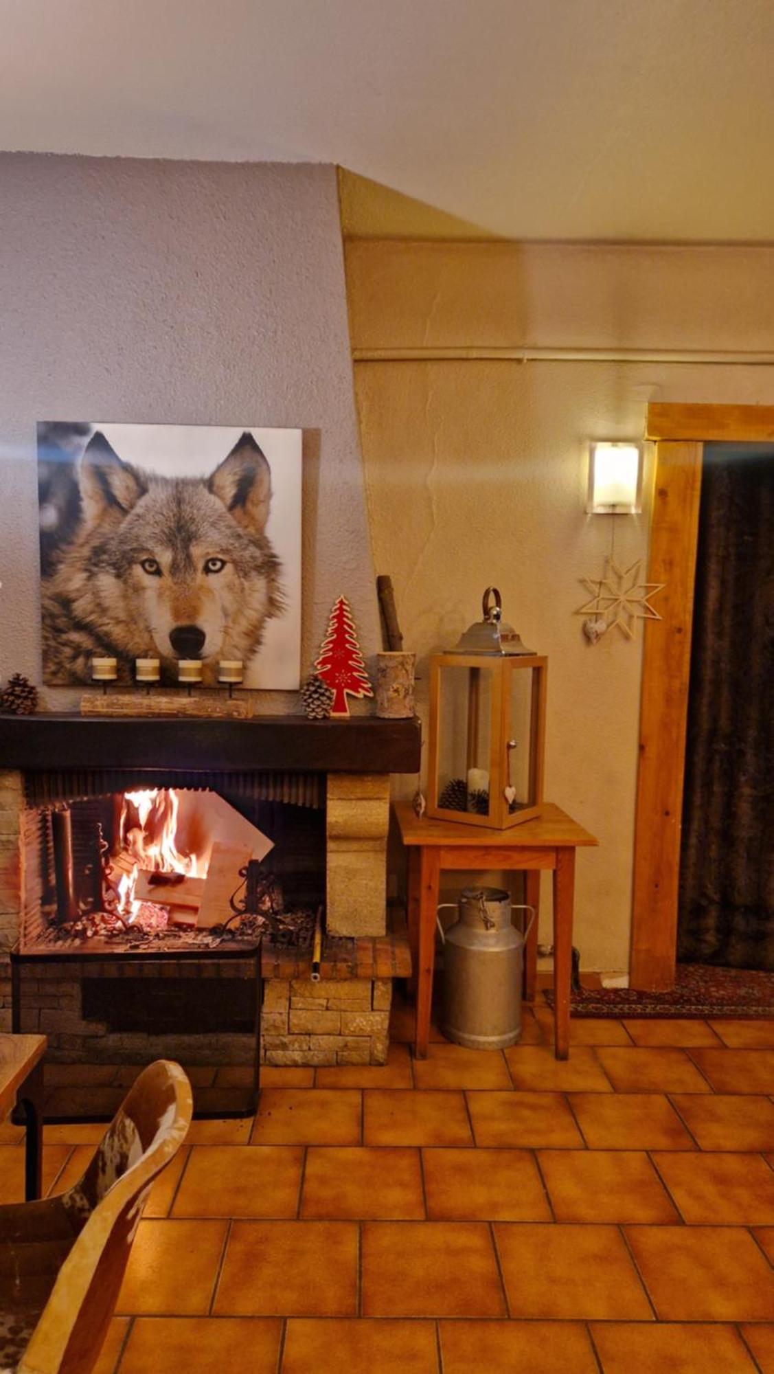 Hotel Yaka Лез Англ Екстериор снимка