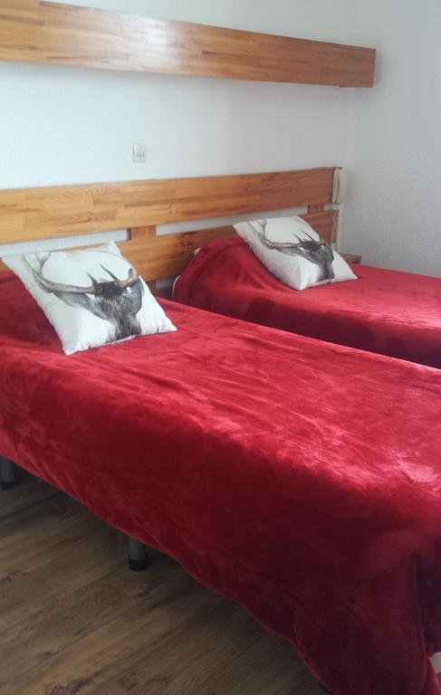 Hotel Yaka Лез Англ Стая снимка