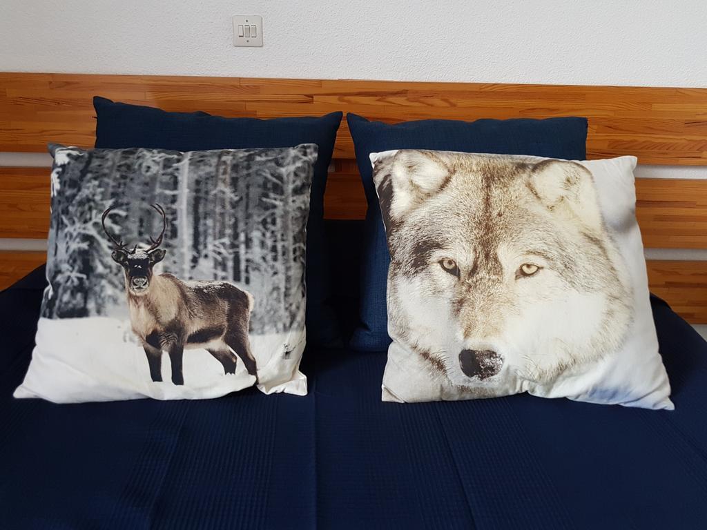 Hotel Yaka Лез Англ Екстериор снимка